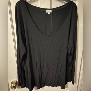 EUC Hey Gorgeous black wide/deep v-neck long sleeve t-shirt, size 22/24